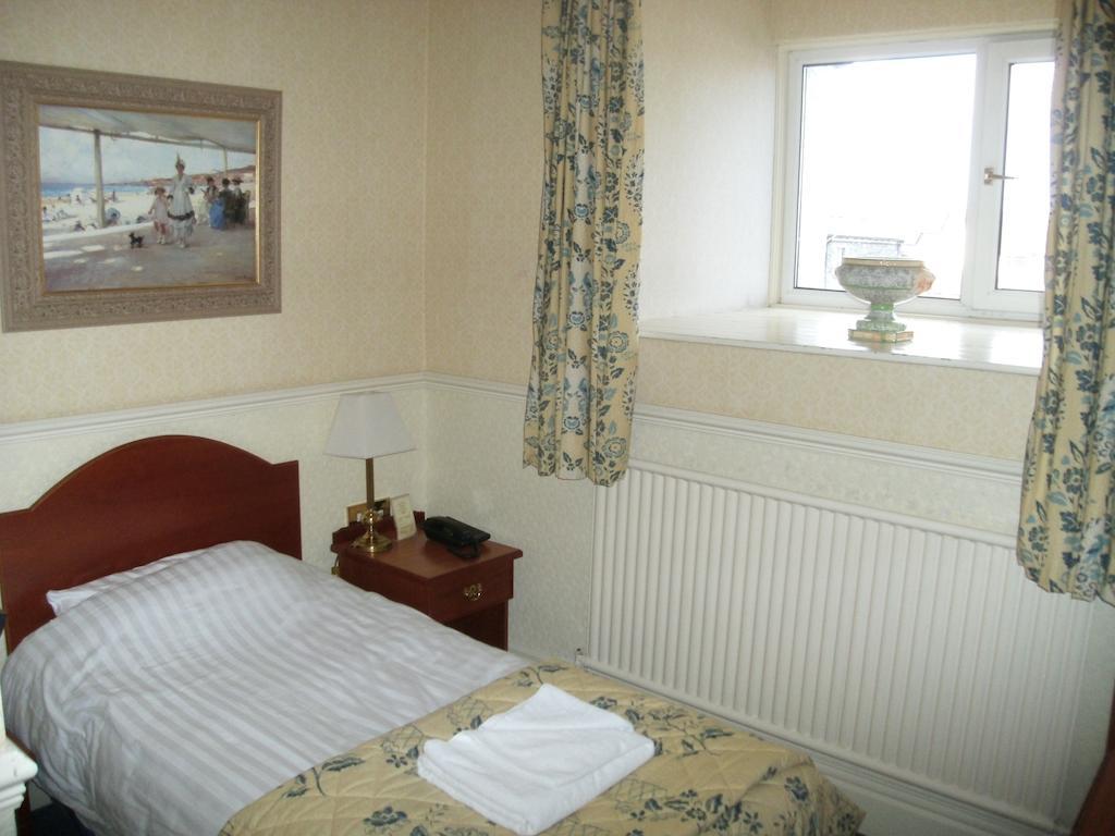 Clarkes Hotel Barrow In Furness Barrow-in-Furness Exterior foto